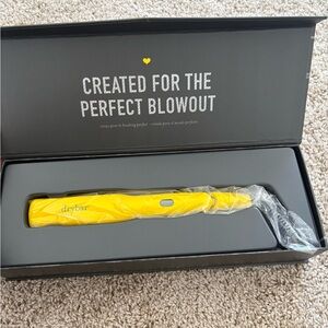 New NWT DryBar Straightener